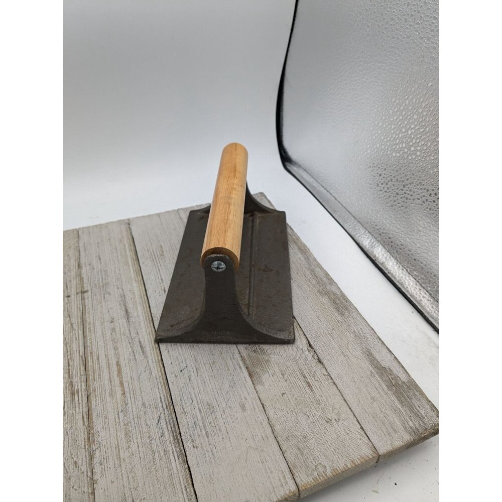 Cast Iron Bacon Press With Wooden Handle - Picture 3 of 5